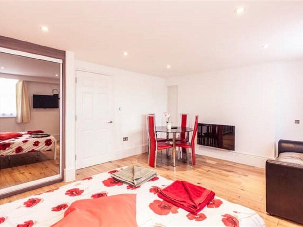 Capital Host Baker Street Hotel 3*